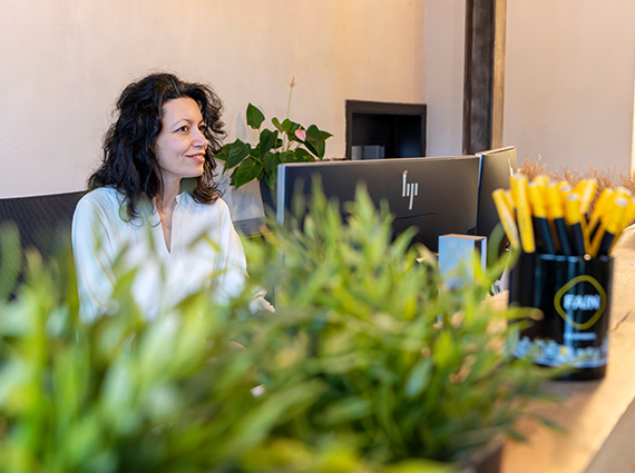 FinancialController-570x425